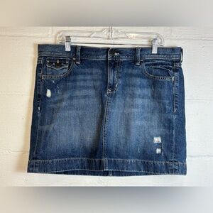 Old Navy Woman’s Lightly Distressed Casual Denim Y2K Mini Cotton Skirt Size 14